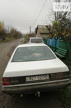 Седан Audi 100 1990 в Новоселице