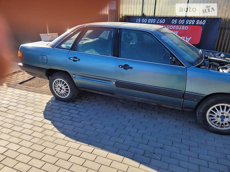 Седан Audi 100 1988 в Горохове