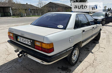 Седан Audi 100 1989 в Кельменцах