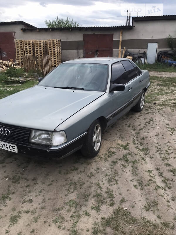 Седан Audi 100 1985 в Славуте