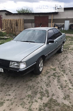 Седан Audi 100 1985 в Славуте