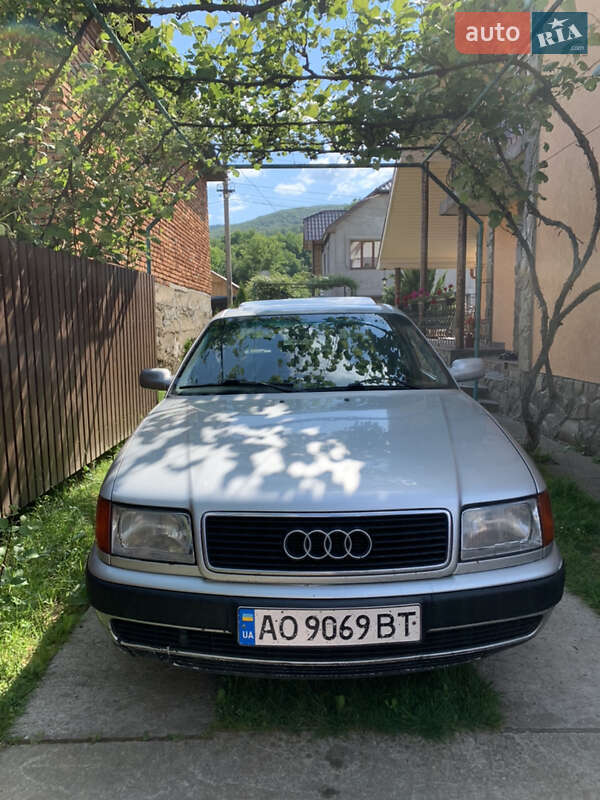 Седан Audi 100 1992 в Сваляві
