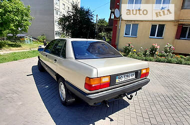 Седан Audi 100 1988 в Шумську