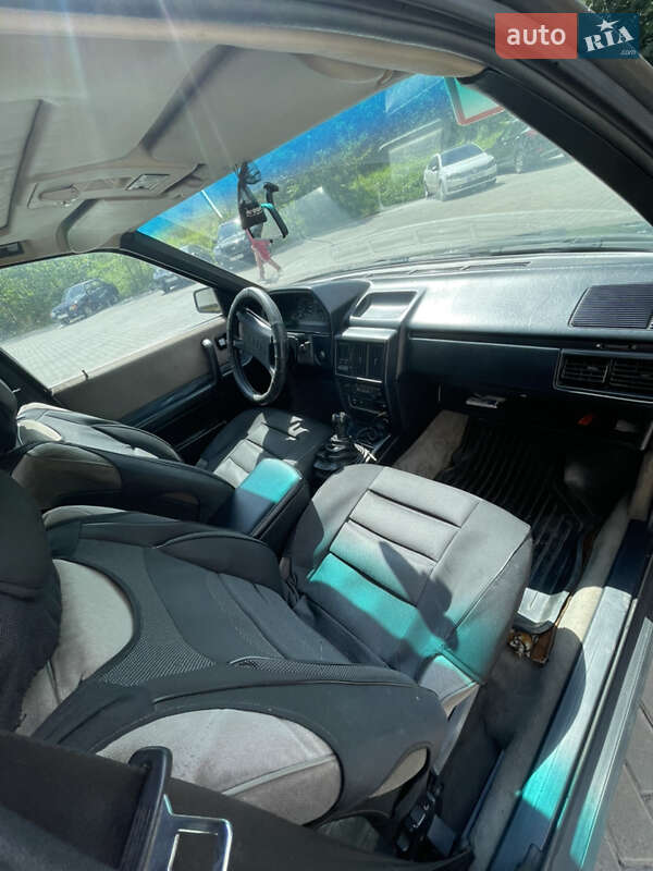 Седан Audi 100 1987 в Львові
