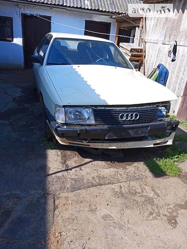 Audi 100