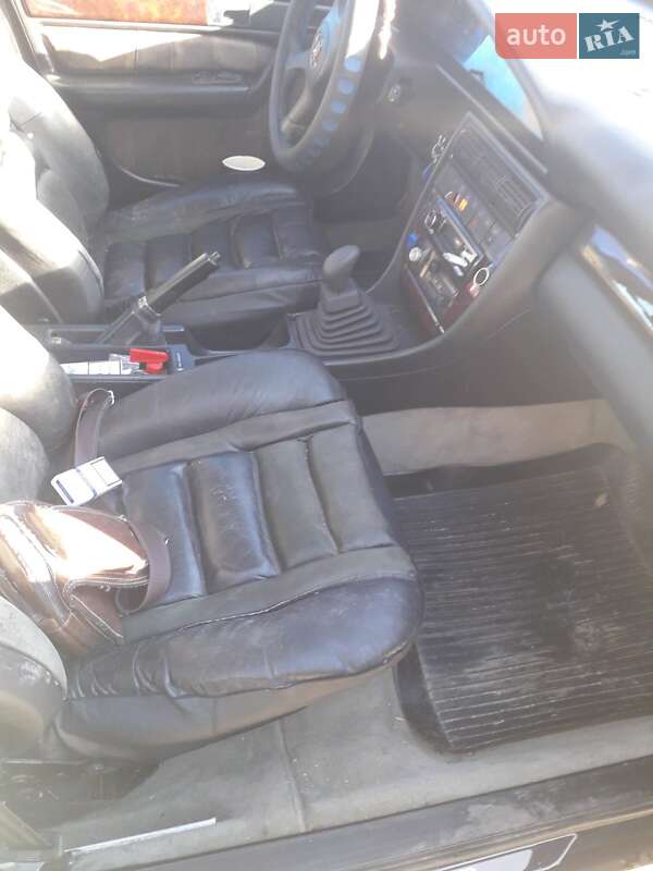 Седан Audi 100 1984 в Долинской