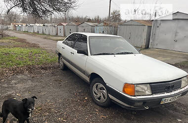 Седан Audi 100 1986 в Кременчуге