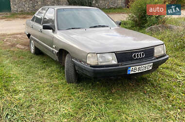 Седан Audi 100 1987 в Бершаді
