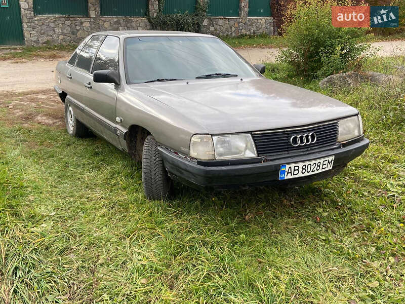 Седан Audi 100 1987 в Бершаді