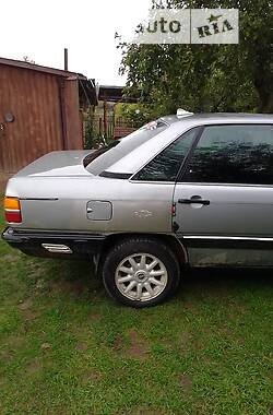 Седан Audi 100 1986 в Яворове