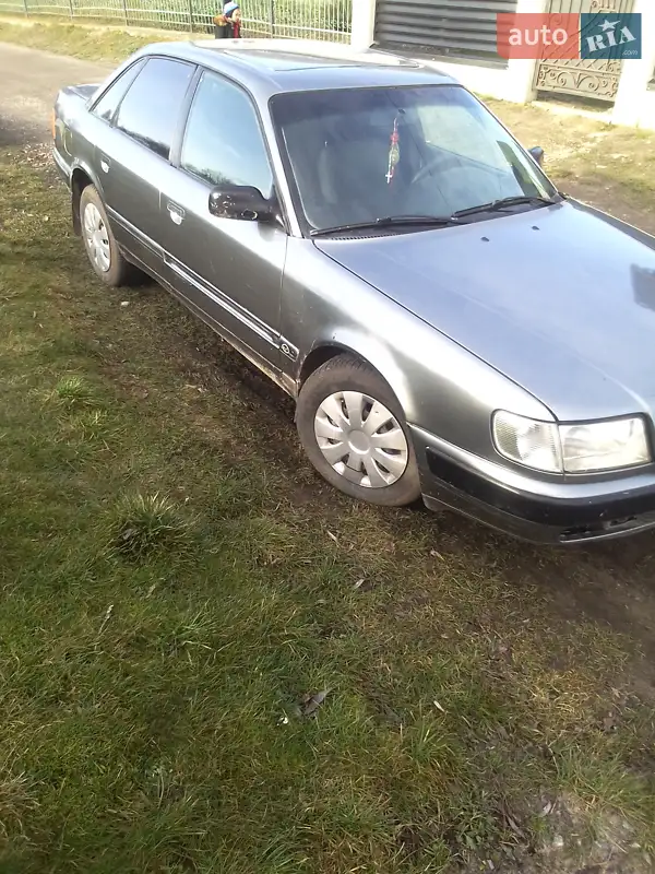 Audi 100