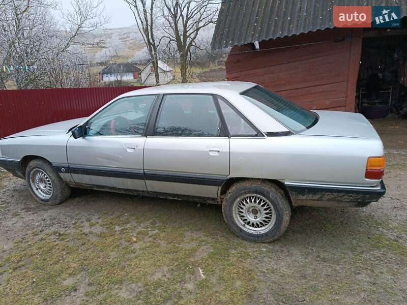 Седан Audi 100 1984 в Герці