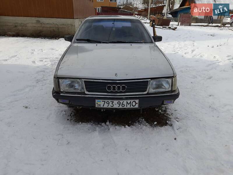 Седан Audi 100 1990 в Черновцах