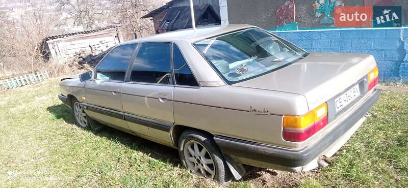Седан Audi 100 1988 в Хотині