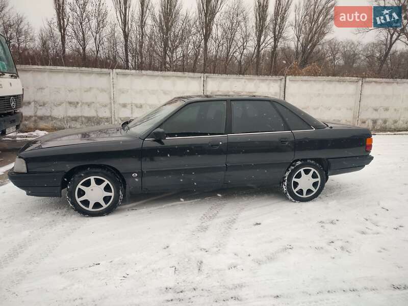 Седан Audi 100 1987 в Чернівцях