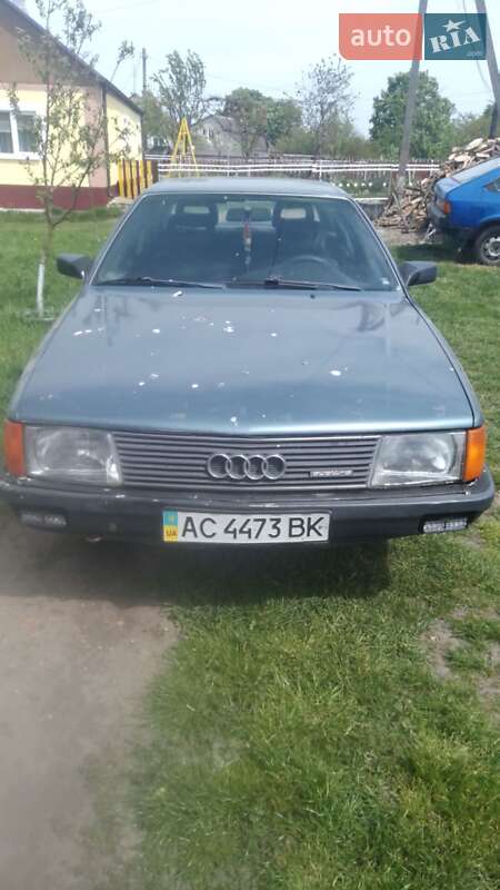 Седан Audi 100 1988 в Луцке