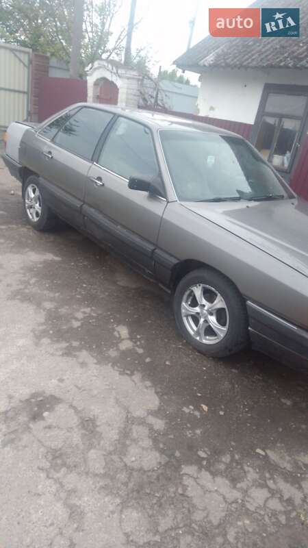 Седан Audi 100 1988 в Луцке