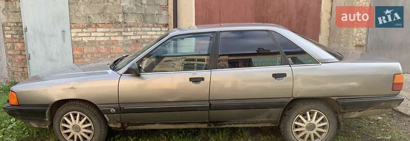 Седан Audi 100 1989 в 