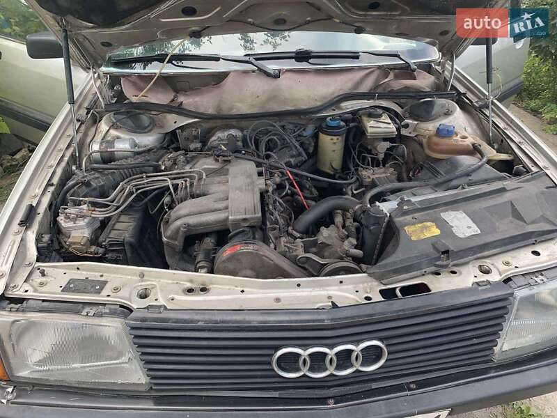 Седан Audi 100 1988 в Гоще