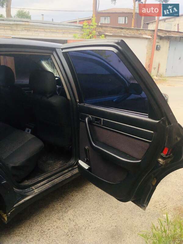 Седан Audi 100 1993 в Буче