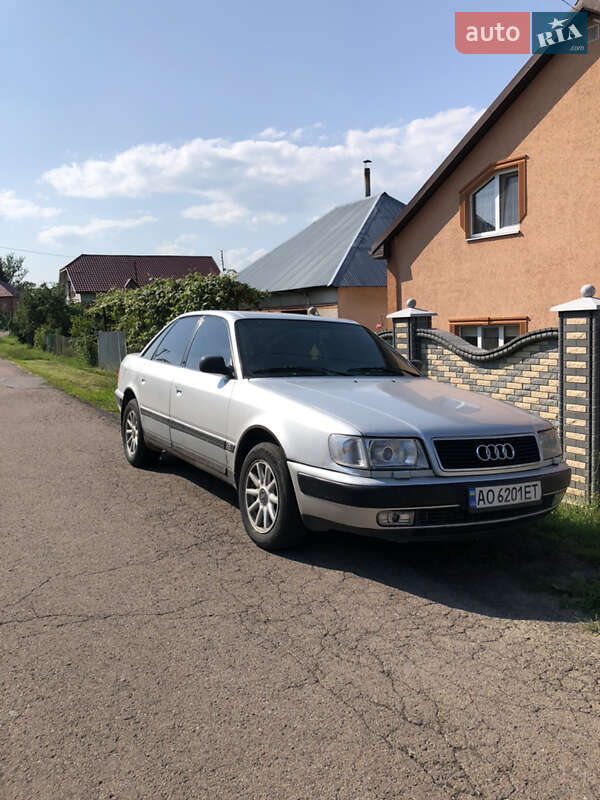 Седан Audi 100 1991 в Мукачево
