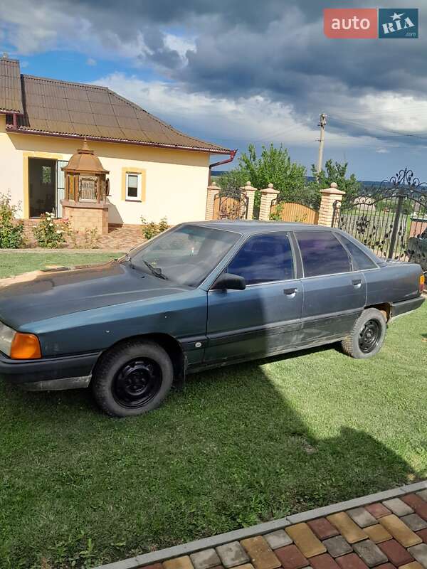 Седан Audi 100 1989 в Чернівцях