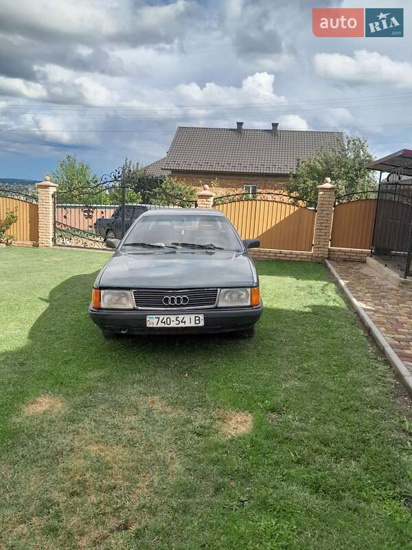 Седан Audi 100 1989 в Чернівцях