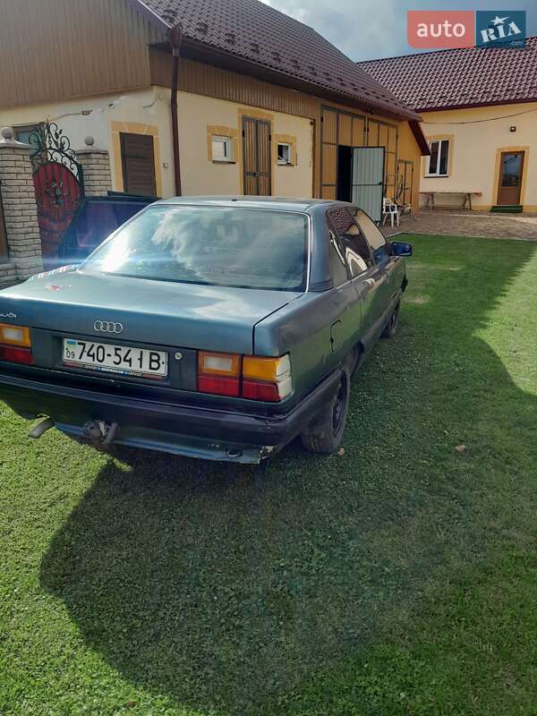 Седан Audi 100 1989 в Чернівцях
