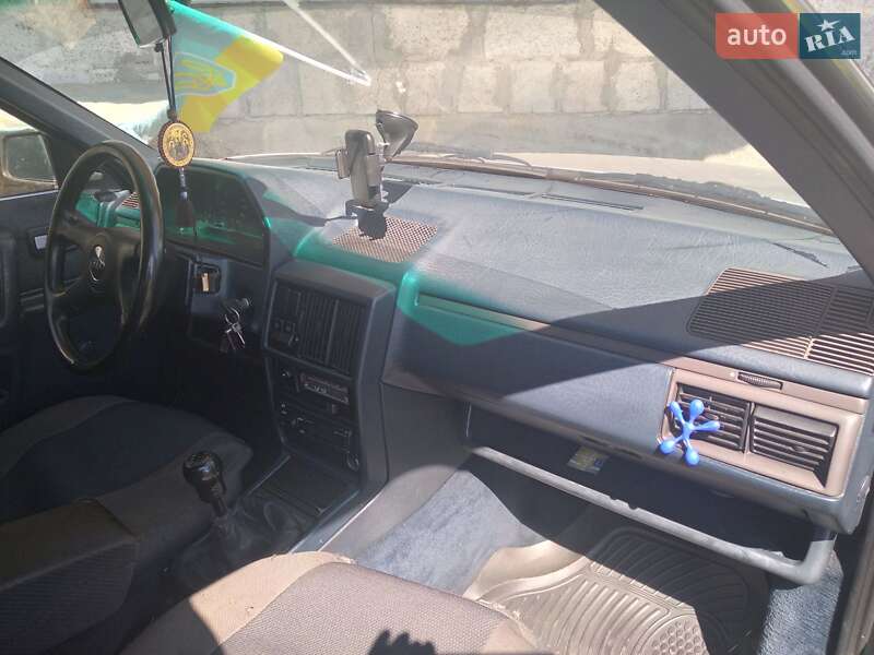 Седан Audi 100 1986 в Иршаве