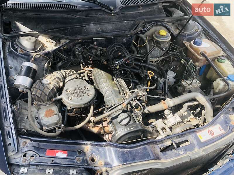 Седан Audi 100 1993 в Буче