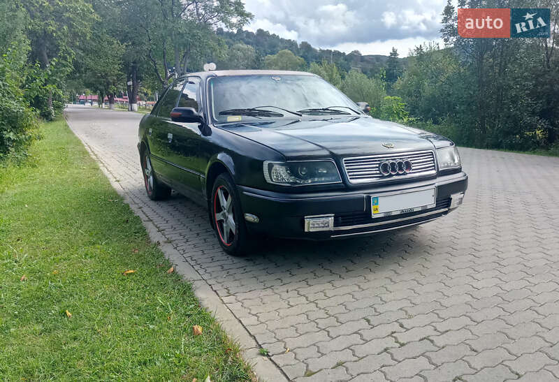 Седан Audi 100 1991 в Сваляве