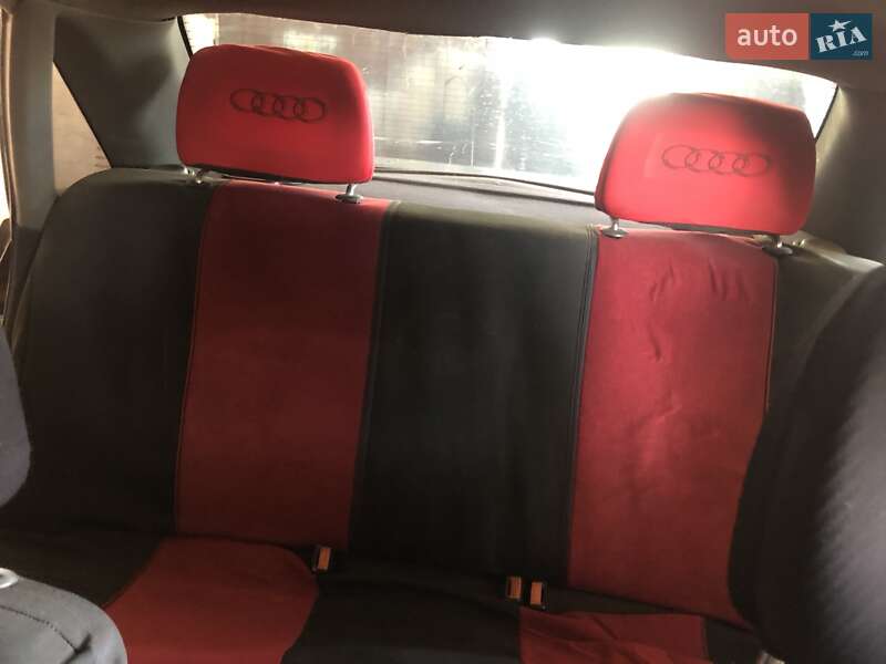 Седан Audi 100 1992 в Борщеві