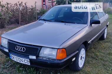 Седан Audi 100 1988 в Костополе