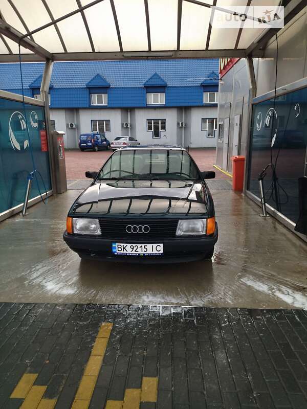 Audi 100 1988 Audi 100 1988