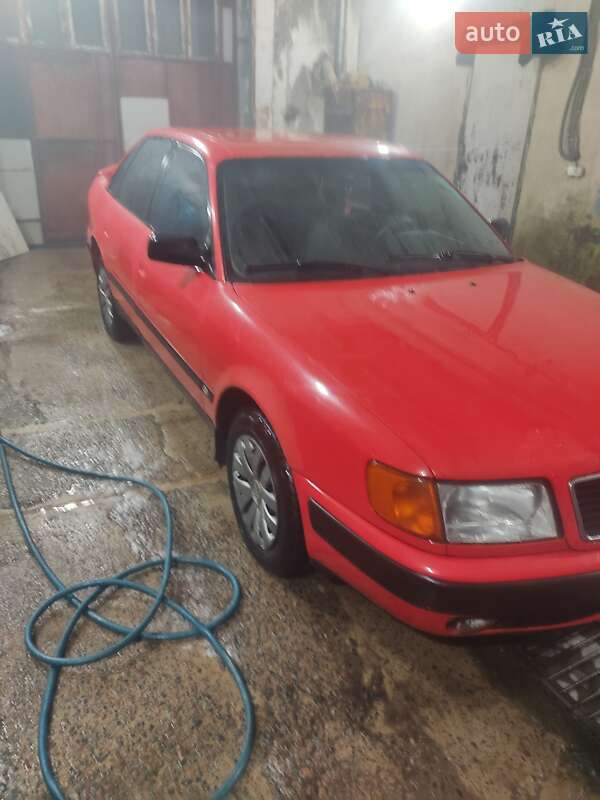 Седан Audi 100 1993 в Сновске