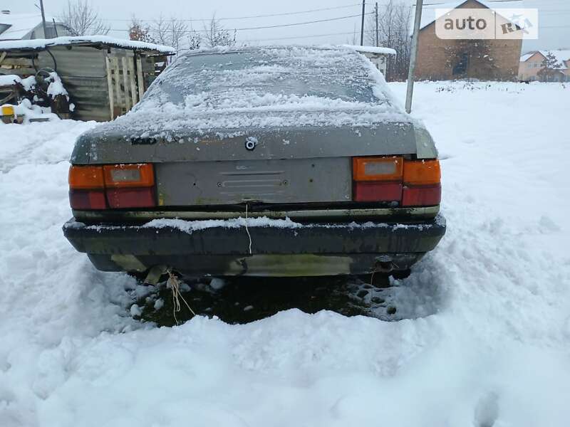 Седан Audi 100 1986 в Долині
