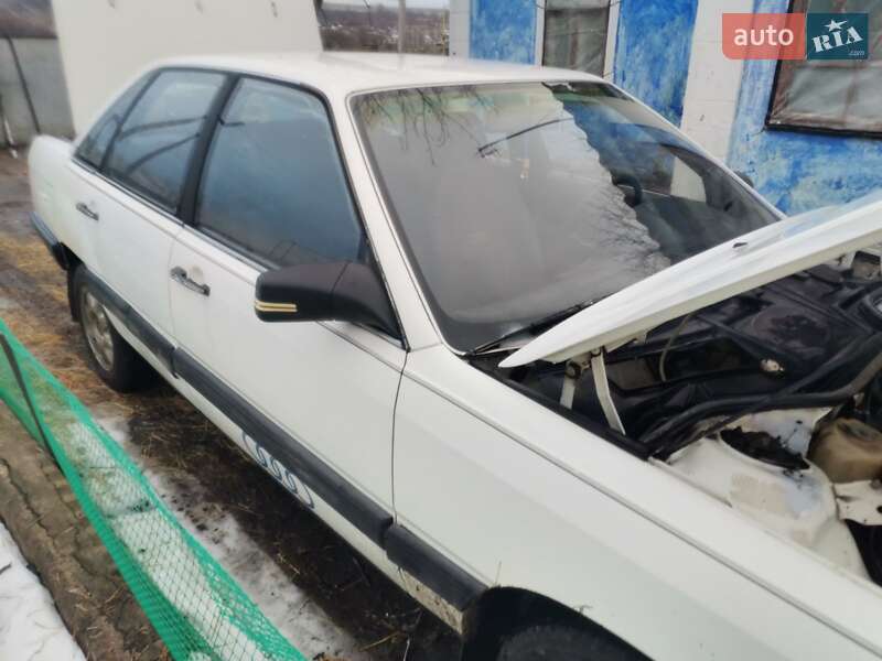 Седан Audi 100 1983 в Одессе