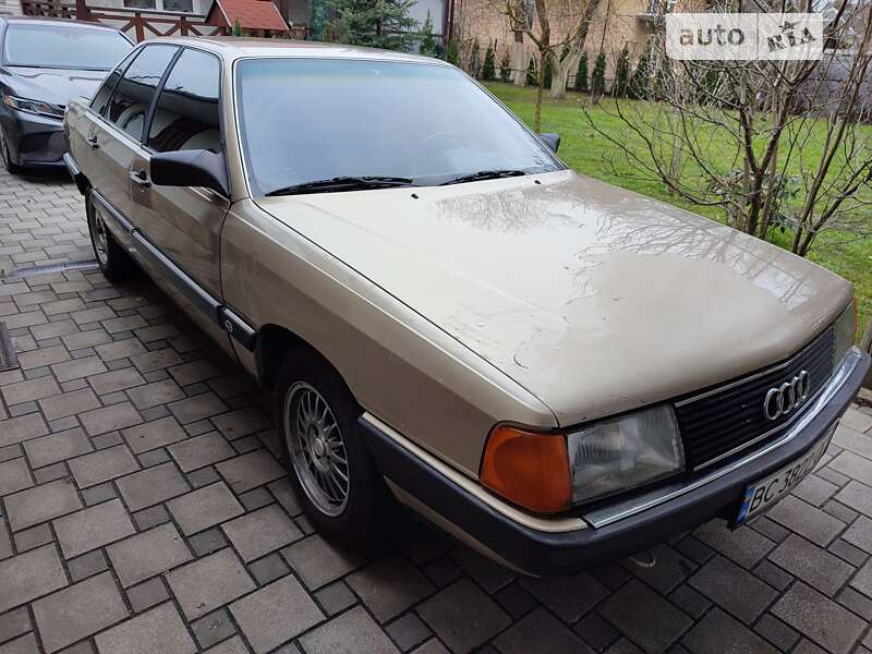 Седан Audi 100 1986 в Львове