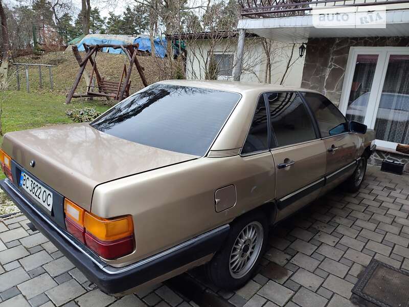 Седан Audi 100 1986 в Львове