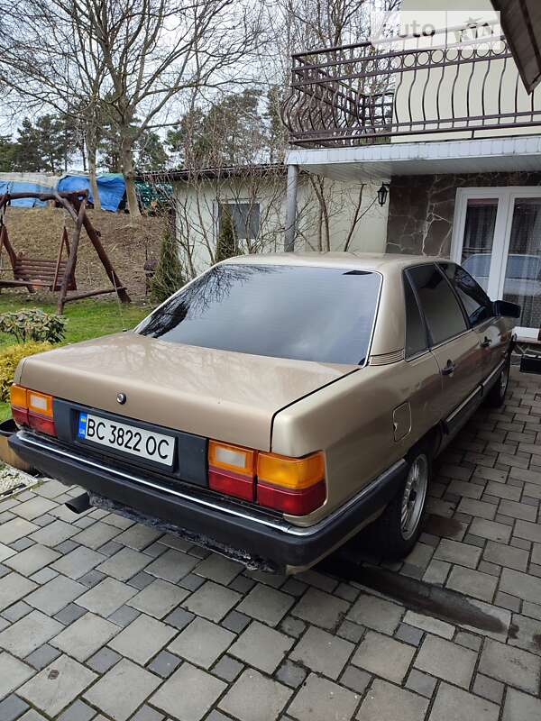 Седан Audi 100 1986 в Львове