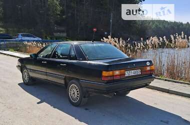 Седан Audi 100 1986 в Шумске