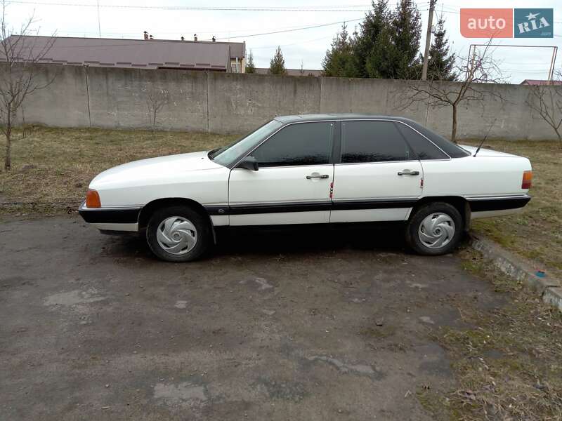 Седан Audi 100 1985 в Шептицькому