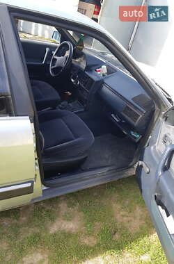 Седан Audi 100 1987 в 