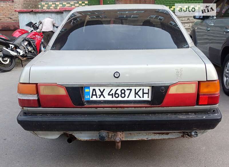 Седан Audi 100 1986 в Киеве