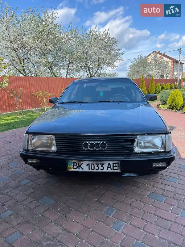 Audi 100