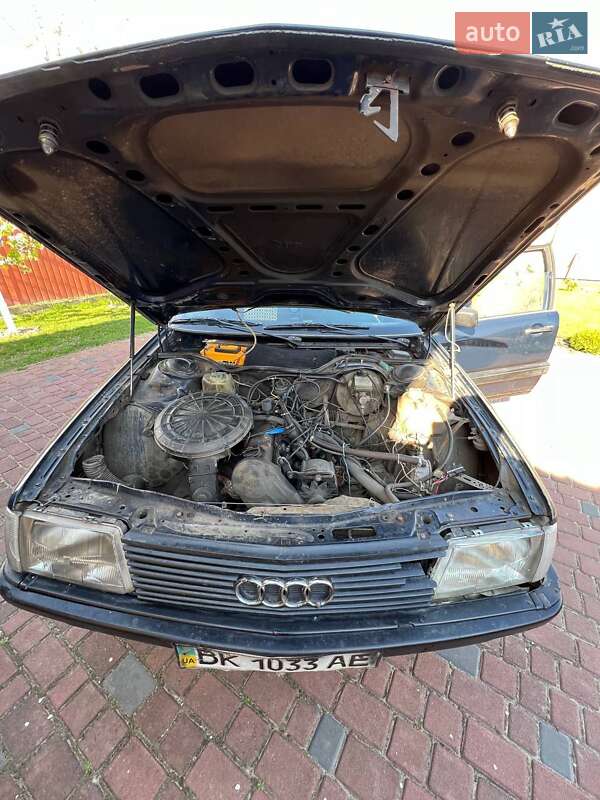 Седан Audi 100 1987 в Заречном