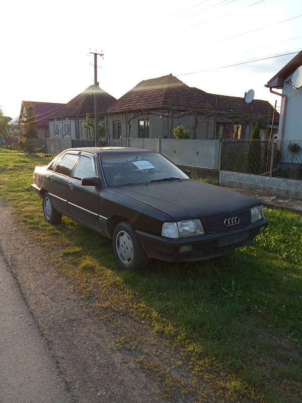 Седан Audi 100 1986 в Мукачевому