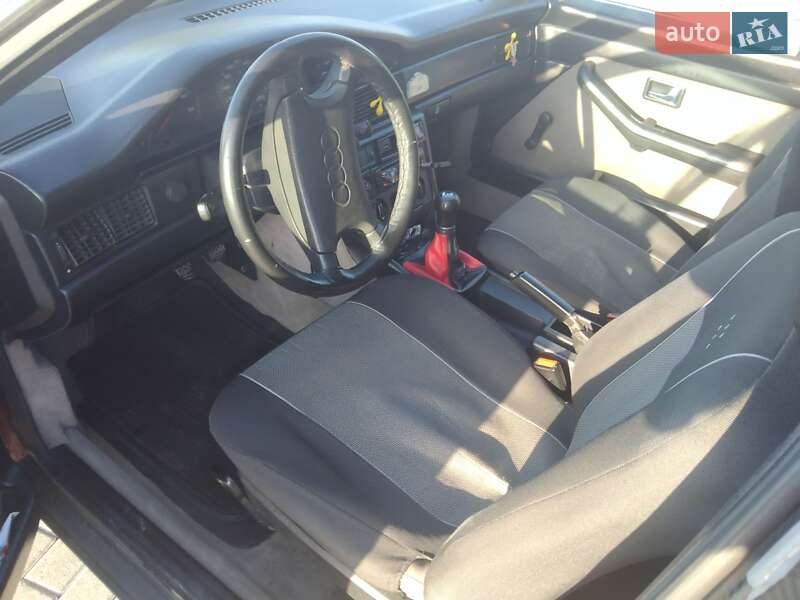 Седан Audi 100 1988 в Мукачево