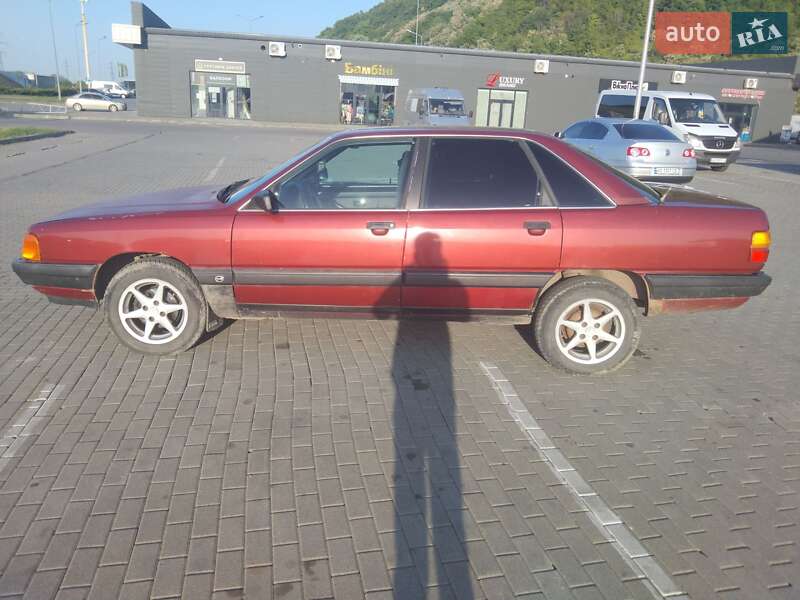 Седан Audi 100 1988 в Мукачево