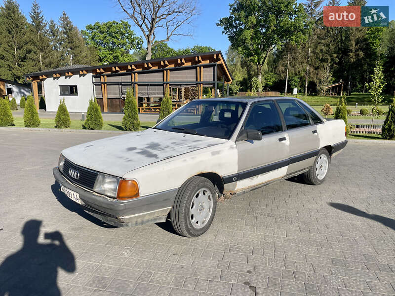 Седан Audi 100 1988 в Луцьку